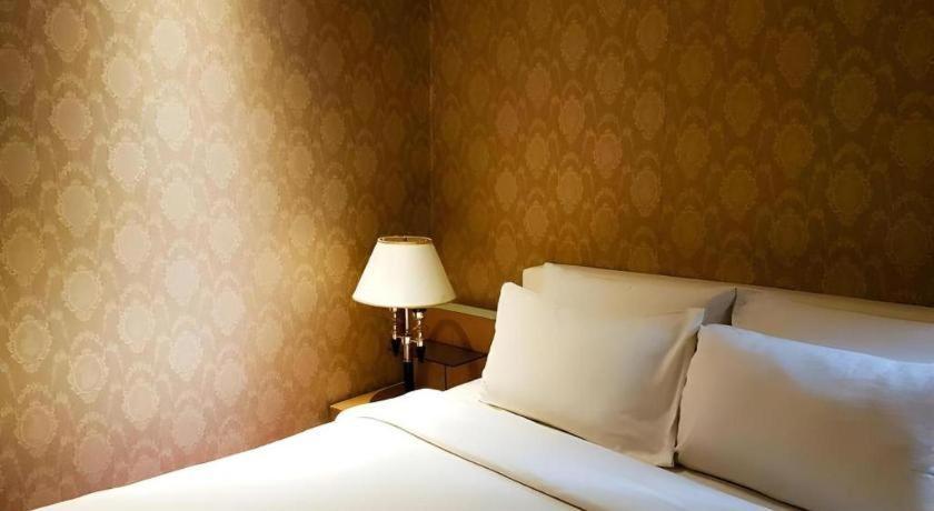 The White Hotel 8A Thai Van Lung Ho Chi Minh-staden Exteriör bild