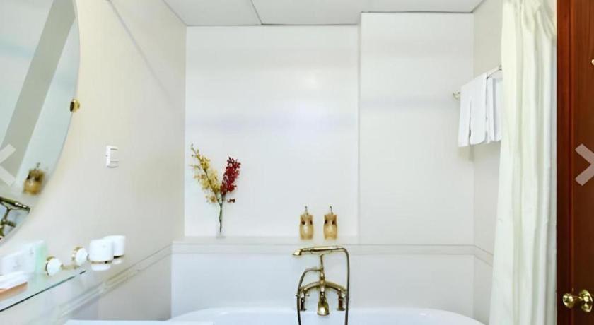 The White Hotel 8A Thai Van Lung Ho Chi Minh-staden Exteriör bild