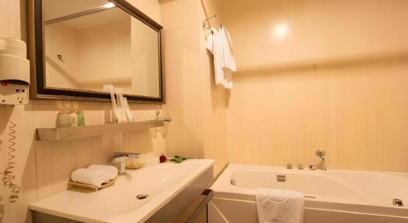 The White Hotel 8A Thai Van Lung Ho Chi Minh-staden Exteriör bild